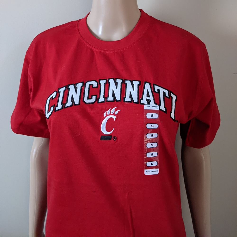 Cincinnati University Bearcata NACC Embroidered Red Tshirt, Men's Small